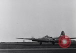 Standbild USA B-17-Bomber Bassingbourn England, 1943, aus Sekunde 38 historischem Filmmaterial Videoclip 65675038597