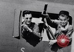 Standbild USA B-17-Bomber Bassingbourn England, 1943, aus Sekunde 55 historischem Filmmaterial Videoclip 65675038597