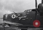 Standbild USA B-24 Bomber England, 1943, aus Sekunde 7 historischem Filmmaterial Videoclip 65675038598