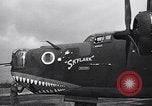 Standbild USA B-24 Bomber England, 1943, aus Sekunde 8 historischem Filmmaterial Videoclip 65675038598