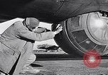 Standbild USA B-24 Bomber England, 1943, aus Sekunde 12 historischem Filmmaterial Videoclip 65675038598