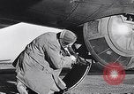 Standbild USA B-24 Bomber England, 1943, aus Sekunde 14 historischem Filmmaterial Videoclip 65675038598