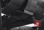 Standbild USA B-24 Bomber England, 1943, aus Sekunde 21 historischem Filmmaterial Videoclip 65675038598