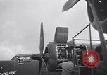 Standbild USA B-24 Bomber England, 1943, aus Sekunde 24 historischem Filmmaterial Videoclip 65675038598
