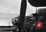 Standbild USA B-24 Bomber England, 1943, aus Sekunde 25 historischem Filmmaterial Videoclip 65675038598