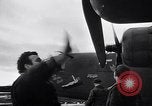 Standbild USA B-24 Bomber England, 1943, aus Sekunde 26 historischem Filmmaterial Videoclip 65675038598