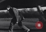 Standbild USA B-24 Bomber England, 1943, aus Sekunde 27 historischem Filmmaterial Videoclip 65675038598