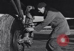 Standbild USA B-24 Bomber England, 1943, aus Sekunde 29 historischem Filmmaterial Videoclip 65675038598