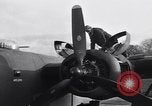 Standbild USA B-24 Bomber England, 1943, aus Sekunde 30 historischem Filmmaterial Videoclip 65675038598