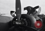 Standbild USA B-24 Bomber England, 1943, aus Sekunde 32 historischem Filmmaterial Videoclip 65675038598
