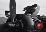 Standbild USA B-24 Bomber England, 1943, aus Sekunde 33 historischem Filmmaterial Videoclip 65675038598