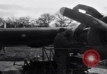 Standbild USA B-24 Bomber England, 1943, aus Sekunde 34 historischem Filmmaterial Videoclip 65675038598