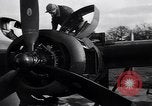 Standbild USA B-24 Bomber England, 1943, aus Sekunde 36 historischem Filmmaterial Videoclip 65675038598
