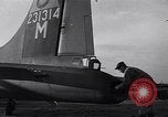 Standbild USA B-24 Bomber England, 1943, aus Sekunde 40 historischem Filmmaterial Videoclip 65675038598