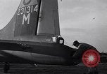 Standbild USA B-24 Bomber England, 1943, aus Sekunde 42 historischem Filmmaterial Videoclip 65675038598