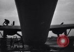 Standbild USA B-24 Bomber England, 1943, aus Sekunde 45 historischem Filmmaterial Videoclip 65675038598