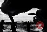Standbild USA B-24 Bomber England, 1943, aus Sekunde 55 historischem Filmmaterial Videoclip 65675038598