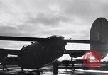 Standbild USA B-24 Bomber England, 1943, aus Sekunde 59 historischem Filmmaterial Videoclip 65675038598