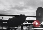 Standbild USA B-24 Bomber England, 1943, aus Sekunde 60 historischem Filmmaterial Videoclip 65675038598
