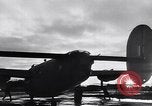 Standbild USA B-24 Bomber England, 1943, aus Sekunde 62 historischem Filmmaterial Videoclip 65675038598