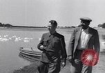 Standbild Schwarm Enten Usbekistan Sowjetunion, 1949, aus Sekunde 16 historischem Filmmaterial Videoclip 65675038603