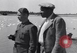 Standbild Schwarm Enten Usbekistan Sowjetunion, 1949, aus Sekunde 20 historischem Filmmaterial Videoclip 65675038603