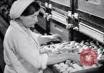 Standbild Schwarm Enten Usbekistan Sowjetunion, 1949, aus Sekunde 34 historischem Filmmaterial Videoclip 65675038603