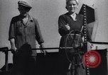 Standbild Die sowjetischen Menschen ernten und Dreschen von Weizen mit Maschinen Ukraine Sowjetunion, 1941, aus Sekunde 29 historischem Filmmaterial Videoclip 65675038615