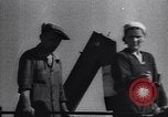 Standbild Die sowjetischen Menschen ernten und Dreschen von Weizen mit Maschinen Ukraine Sowjetunion, 1941, aus Sekunde 32 historischem Filmmaterial Videoclip 65675038615