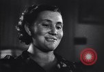 Standbild Frauen ehrenamtlich als Blutspender in der Sowjetunion Sowjetunion, 1941, aus Sekunde 18 historischem Filmmaterial Videoclip 65675038618