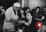 Standbild Frauen ehrenamtlich als Blutspender in der Sowjetunion Sowjetunion, 1941, aus Sekunde 31 historischem Filmmaterial Videoclip 65675038618