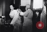 Standbild Frauen ehrenamtlich als Blutspender in der Sowjetunion Sowjetunion, 1941, aus Sekunde 35 historischem Filmmaterial Videoclip 65675038618