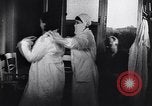 Standbild Frauen ehrenamtlich als Blutspender in der Sowjetunion Sowjetunion, 1941, aus Sekunde 36 historischem Filmmaterial Videoclip 65675038618