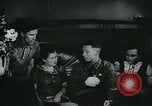 Standbild Sowjetischen Piloten Rammte einen deutschen Bomber spricht mit seiner Familie über es Sowjetunion, 1941, aus Sekunde 3 historischem Filmmaterial Videoclip 65675038623
