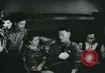 Standbild Sowjetischen Piloten Rammte einen deutschen Bomber spricht mit seiner Familie über es Sowjetunion, 1941, aus Sekunde 4 historischem Filmmaterial Videoclip 65675038623