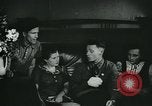 Standbild Sowjetischen Piloten Rammte einen deutschen Bomber spricht mit seiner Familie über es Sowjetunion, 1941, aus Sekunde 5 historischem Filmmaterial Videoclip 65675038623