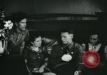 Standbild Sowjetischen Piloten Rammte einen deutschen Bomber spricht mit seiner Familie über es Sowjetunion, 1941, aus Sekunde 6 historischem Filmmaterial Videoclip 65675038623