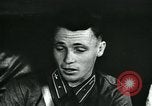 Standbild Sowjetischen Piloten Rammte einen deutschen Bomber spricht mit seiner Familie über es Sowjetunion, 1941, aus Sekunde 13 historischem Filmmaterial Videoclip 65675038623