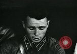 Standbild Sowjetischen Piloten Rammte einen deutschen Bomber spricht mit seiner Familie über es Sowjetunion, 1941, aus Sekunde 16 historischem Filmmaterial Videoclip 65675038623