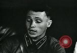 Standbild Sowjetischen Piloten Rammte einen deutschen Bomber spricht mit seiner Familie über es Sowjetunion, 1941, aus Sekunde 18 historischem Filmmaterial Videoclip 65675038623