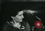 Standbild Sowjetischen Piloten Rammte einen deutschen Bomber spricht mit seiner Familie über es Sowjetunion, 1941, aus Sekunde 21 historischem Filmmaterial Videoclip 65675038623
