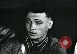 Standbild Sowjetischen Piloten Rammte einen deutschen Bomber spricht mit seiner Familie über es Sowjetunion, 1941, aus Sekunde 29 historischem Filmmaterial Videoclip 65675038623