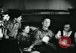 Standbild Sowjetischen Piloten Rammte einen deutschen Bomber spricht mit seiner Familie über es Sowjetunion, 1941, aus Sekunde 32 historischem Filmmaterial Videoclip 65675038623