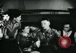 Standbild Sowjetischen Piloten Rammte einen deutschen Bomber spricht mit seiner Familie über es Sowjetunion, 1941, aus Sekunde 33 historischem Filmmaterial Videoclip 65675038623