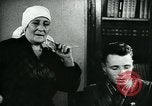 Standbild Sowjetischen Piloten Rammte einen deutschen Bomber spricht mit seiner Familie über es Sowjetunion, 1941, aus Sekunde 47 historischem Filmmaterial Videoclip 65675038623