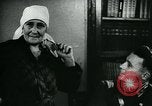 Standbild Sowjetischen Piloten Rammte einen deutschen Bomber spricht mit seiner Familie über es Sowjetunion, 1941, aus Sekunde 50 historischem Filmmaterial Videoclip 65675038623