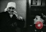 Standbild Sowjetischen Piloten Rammte einen deutschen Bomber spricht mit seiner Familie über es Sowjetunion, 1941, aus Sekunde 52 historischem Filmmaterial Videoclip 65675038623
