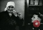 Standbild Sowjetischen Piloten Rammte einen deutschen Bomber spricht mit seiner Familie über es Sowjetunion, 1941, aus Sekunde 57 historischem Filmmaterial Videoclip 65675038623