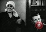 Standbild Sowjetischen Piloten Rammte einen deutschen Bomber spricht mit seiner Familie über es Sowjetunion, 1941, aus Sekunde 60 historischem Filmmaterial Videoclip 65675038623