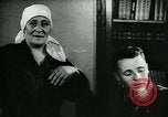 Standbild Sowjetischen Piloten Rammte einen deutschen Bomber spricht mit seiner Familie über es Sowjetunion, 1941, aus Sekunde 61 historischem Filmmaterial Videoclip 65675038623